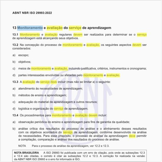 Como deve ser executado o monitoramento e a avaliação do serviço de aprendizagem?