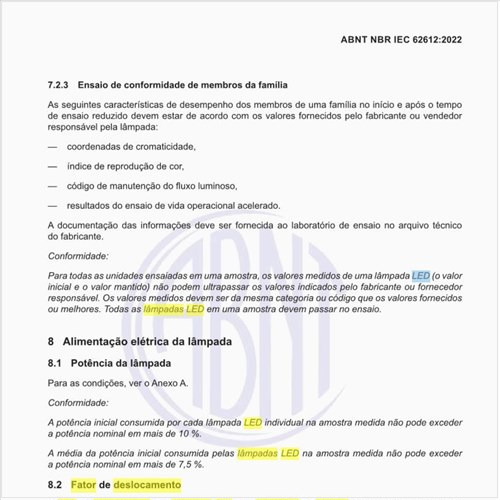 Qual é o fator de deslocamento das lâmpadas LED com dispositivo de controle integrado?