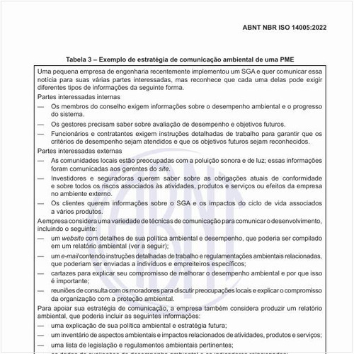 Como pode ser descrito um exemplo de estratégia de comunicação ambiental de uma pequena organização?