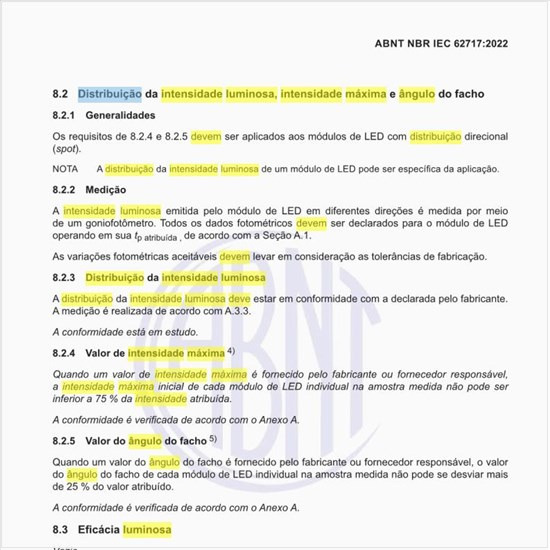 Qual deve ser a distribuição da intensidade luminosa, intensidade máxima e ângulo do facho?