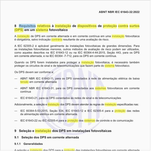 Quais são os requisitos relativos à instalação de dispositivos de proteção contra surtos (DPS) em um sistema fotovoltaico?