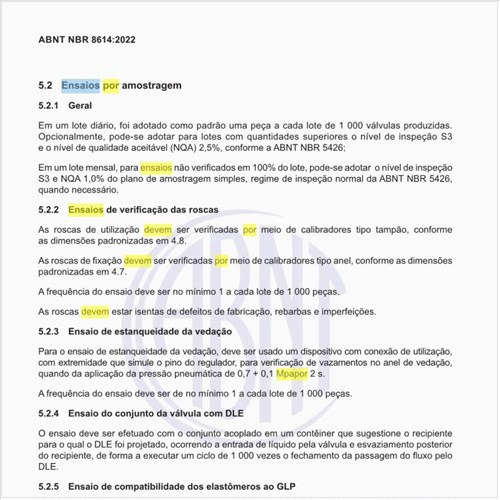 Como devem ser realizados os ensaios por amostragem?