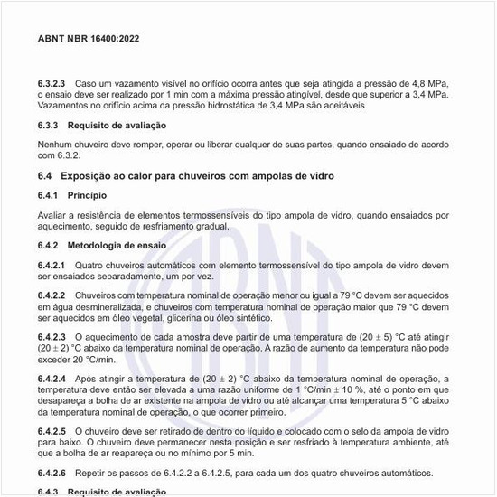 O que representa o ensaio de exposição ao calor para chuveiros com ampolas de vidro?
