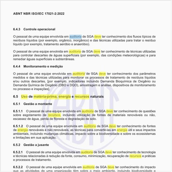 O que um auditor deve saber sobre o uso de matéria-prima, energia e recursos naturais?