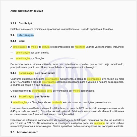 Como deve ser realizada a esterilização dos meios de cultura e reagentes?