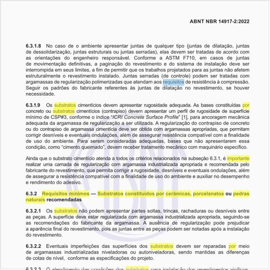 Quais os requisitos mínimos para os substratos constituídos por cerâmicas, porcelanatos ou pedras naturais recomendadas?