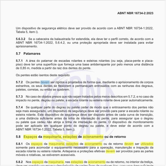Como devem ser utilizados os espaços da maquinaria, estações de acionamento ou de retorno?