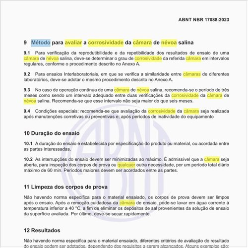 Qual é o método para avaliar a corrosividade da câmara de névoa salina?