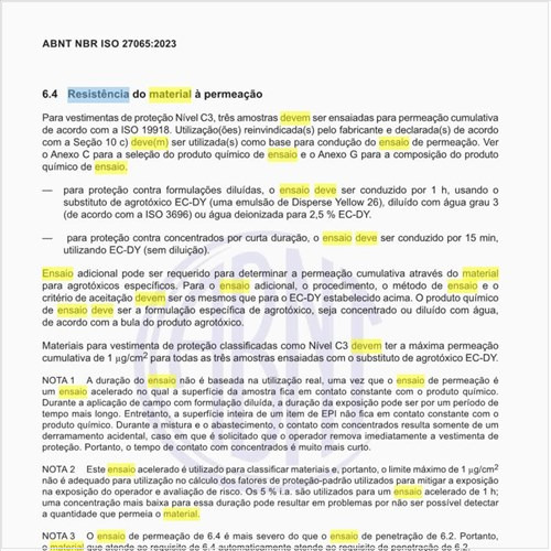 Como deve ser executado o ensaio de resistência do material à permeação?