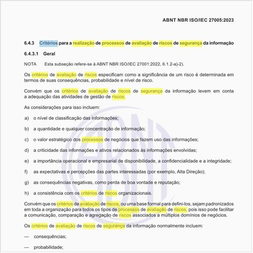 Quais são os critérios para a realização de processos de avaliação de riscos de segurança da informação?