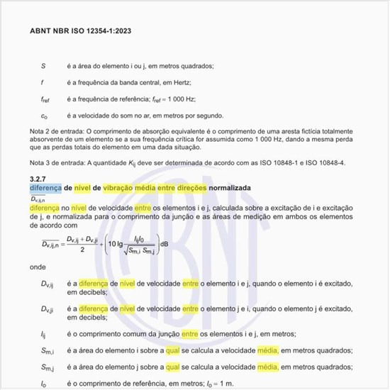 Qual é a diferença de nível de vibração média entre direções normalizadas?