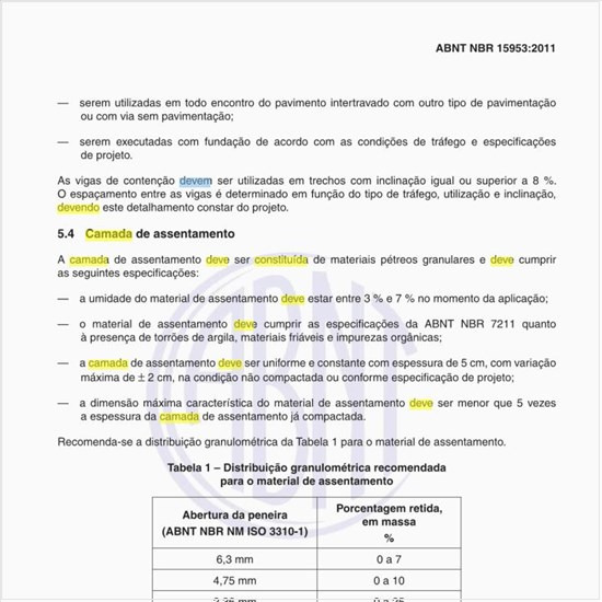 Como deve ser constituída a camada de assentamento?
