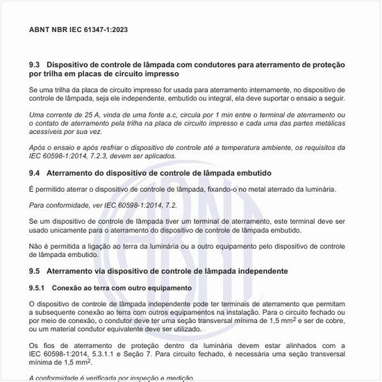 Como deve ser o aterramento via dispositivo de controle de lâmpada independente?
