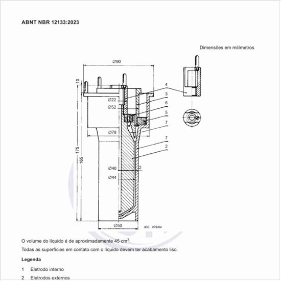 Qual seria um exemplo de uma célula de três terminais para medições em líquidos?