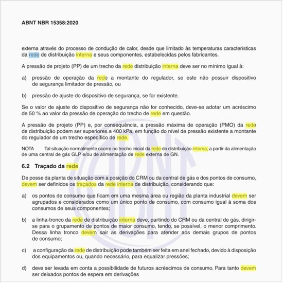 Como devem ser definidos os traçados da rede interna de distribuição?