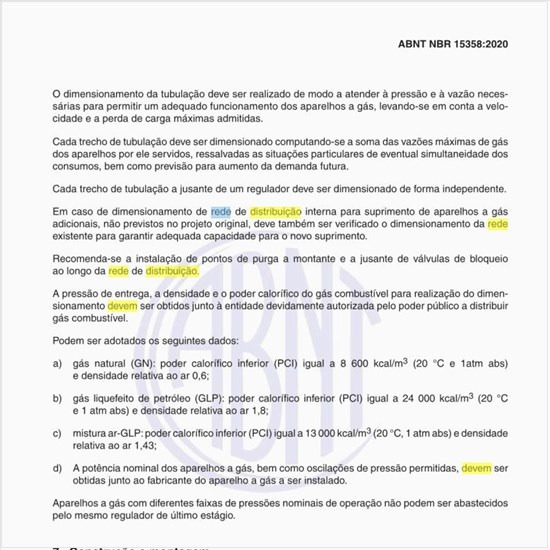Quais devem ser as características do traçado da rede de distribuição interna?