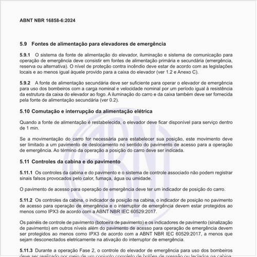 No que deve consistir as fontes de alimentação para elevadores de emergência?