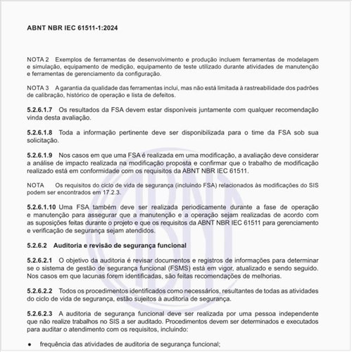 Qual o objetivo da auditoria e revisão da segurança funcional?