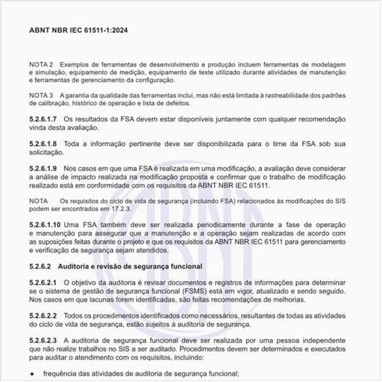 Qual o objetivo da auditoria e revisão da segurança funcional?