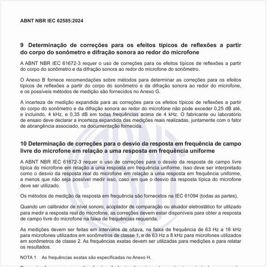Como realizar a determinação de correções para os efeitos típicos de reflexões a partir do corpo do sonômetro e difração sonora ao redor do microfone?