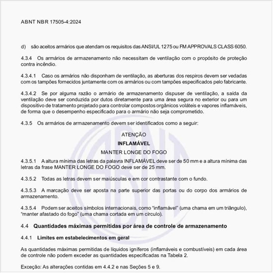 Qual é a quantidade máxima permitida de líquidos igníferos (inflamáveis e combustíveis) por área de controle de armazenamento?