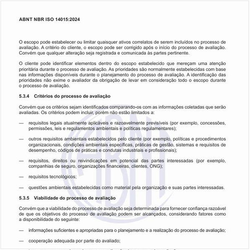 Como devem ser identificados os critérios do processo de avaliação?