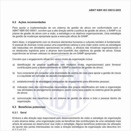 Quais os benefícios potenciais da utilização do aporte das partes interessadas na visão e direção estratégica da organização?