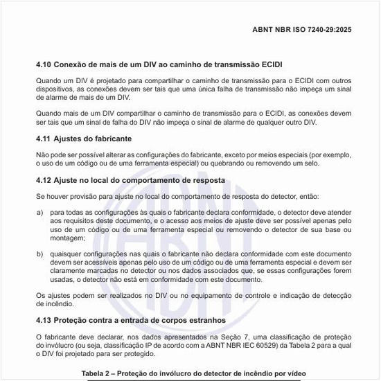 Qual deve ser a proteção do invólucro do detector de incêndio por vídeo?