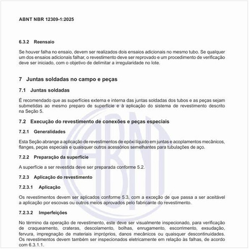 O que deve ser feito em relação às juntas soldadas no campo e peças?