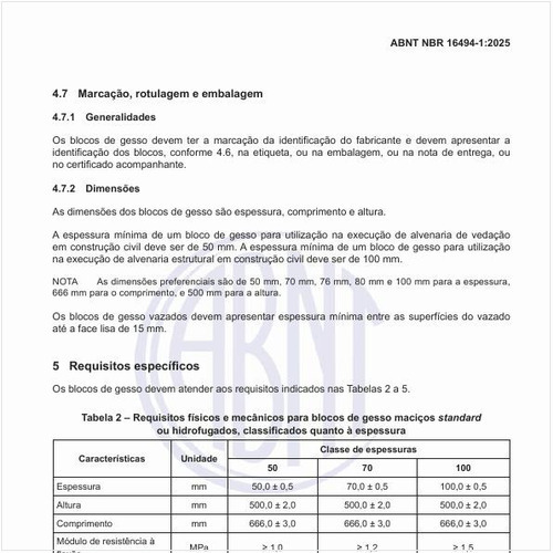 Quais são os requisitos físicos e mecânicos para blocos de gesso maciços standard ou hidrofugados, classificados quanto à espessura?