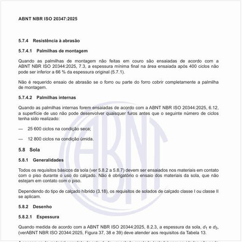 Quais são os requisitos para a espessura do solado e altura do ressalto?