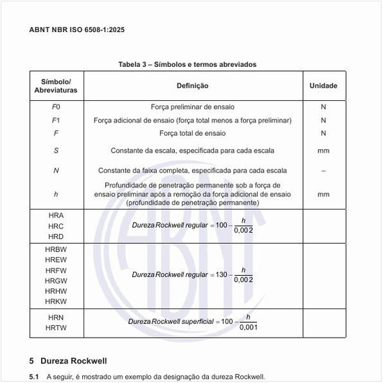 Como é um exemplo da designação da dureza Rockwell?