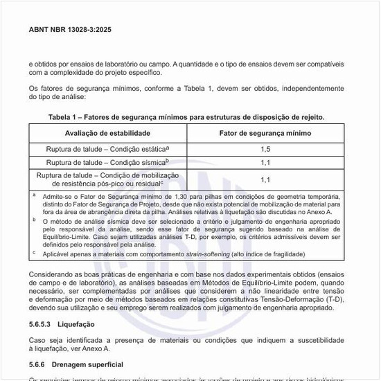 Quais são os fatores de segurança mínimos para estruturas de disposição de rejeito?
