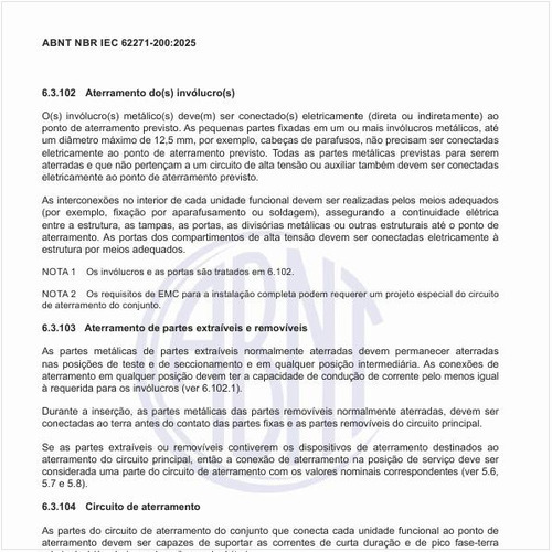 Como deve ser o aterramento do(s) invólucro(s)?