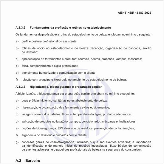 Qual deve ser a formação básica do assistente de cabeleireiro?