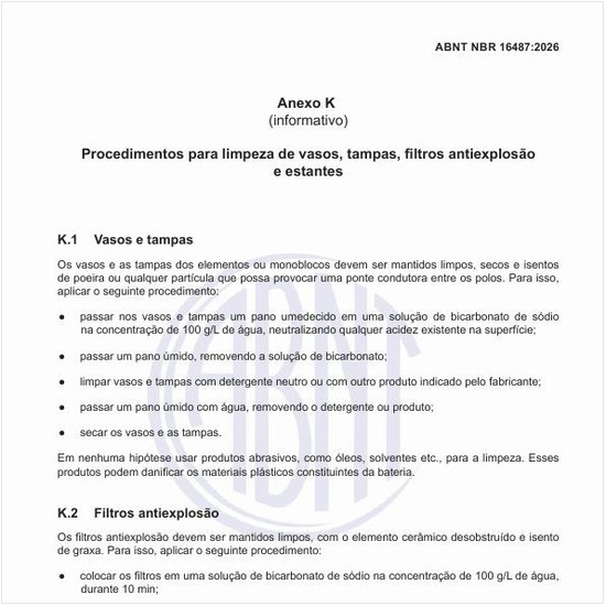 Quais são os procedimentos para limpeza de vasos, tampas, filtros antiexplosão e estantes?