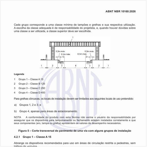 Como seria um corte transversal do pavimento de uma via com alguns grupos de instalação?