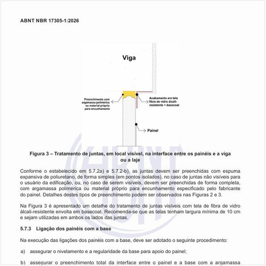 Como é o tratamento de juntas, em local visível, na interface entre os painéis e a viga ou a laje?