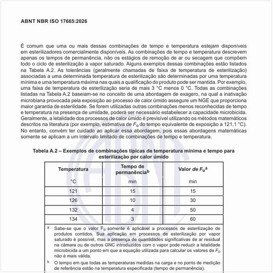 Quais os exemplos de combinações típicas de temperatura mínima e tempo para esterilização por calor úmido?