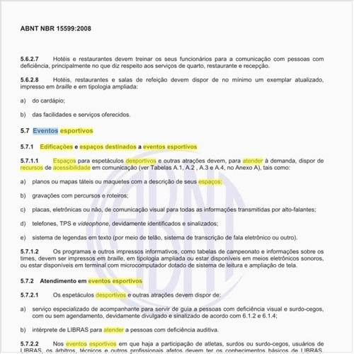 Quais os recursos de acessibilidade exigidos nas edificações e espaços destinados a eventos esportivos, para atender portadores de deficiência?