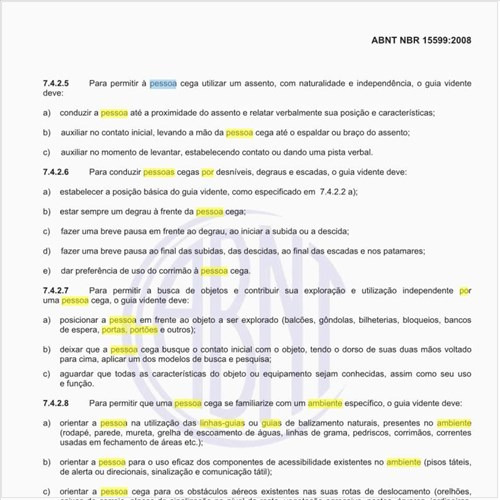 Como devem atuar os guias videntes para facilitar a familiarização de um ambiente, por uma pessoa cega?