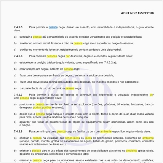 Como devem atuar os guias videntes para facilitar a familiarização de um ambiente, por uma pessoa cega?