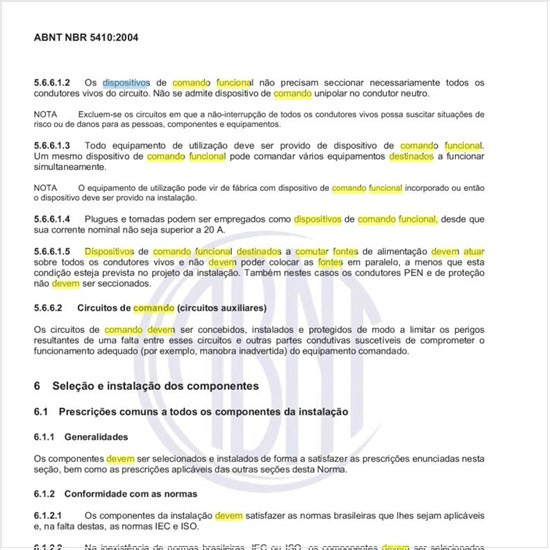 Como devem atuar os dispositivos de comando funcional destinados a comutar fontes de alimentação?