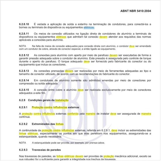 De que maneira deve ser conferida a proteção da instalação da linha elétrica contra influências externas?