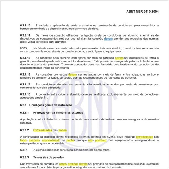 Como devem ser tratadas as extremidades das linhas elétricas, especialmente os pontos em que elas penetram nos equipamentos?