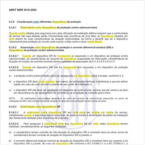 Quando a seletividade entre dispositivos DR em série pode ser exigida por razões de serviço?