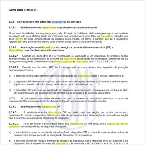Para os dispositivos de seccionamento e de comando, quais prescrições eles devem satisfazer se tiverem mais de uma função?