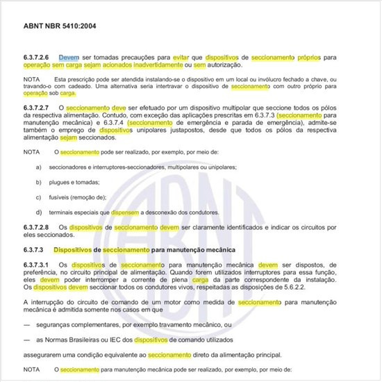 O que deve ser feito para evitar que dispositivos de seccionamento próprios para operação sem carga sejam acionados inadvertidamente ou sem autorização?