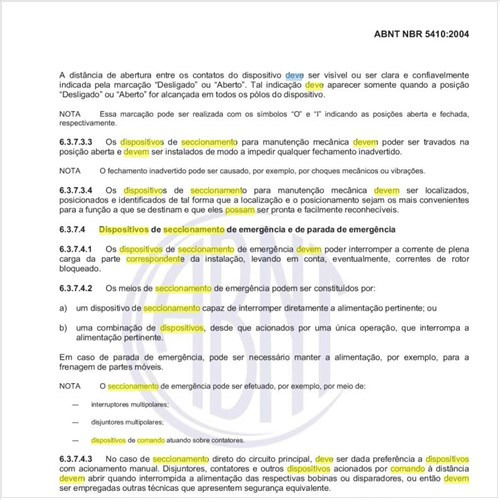 Como deve ser o acesso, a partir de locais onde possa ocorrer um perigo, aos elementos de comando de dispositivos de seccionamento de emergência?