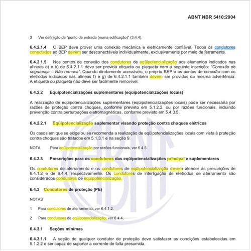 Como devem ser a desconectabilidade dos condutores conectados ao barramento de equipotencialização principal (BEP)?